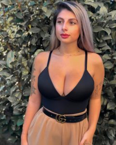 Mariana Dias shows cleavage