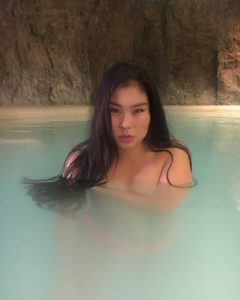 Batsubo in hot tub